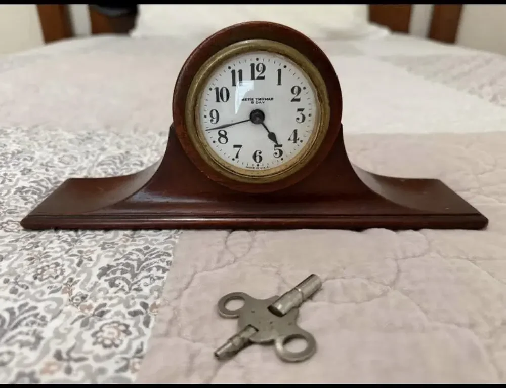 Vintage Seth Thomas Mantel Clock, 8 Day Wind Up W/ Key WORKS AND KEEPS TIME